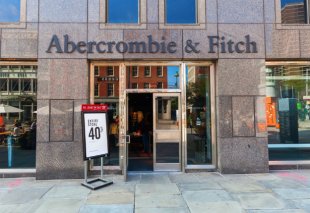 CEOs de empresas como Abercrombie & Fitch Co chegam a ganhar 6.500x mais que funcionários 