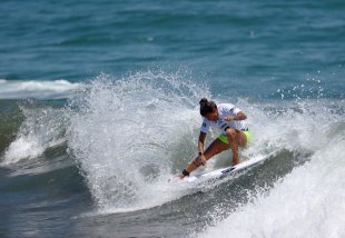 Brasileiras perdem no surf olímpico, esperança do ouro fica com Medina e Ítalo