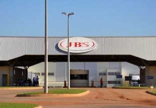 Trabalhadores da JBS em protesto paralisam atividade por 40 minutos em Mato Grosso do Sul