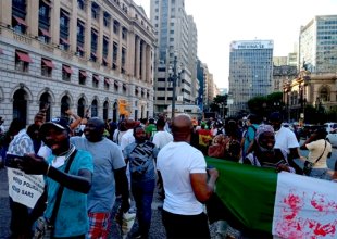 Nigerianos protestam contra violência policial no centro de São Paulo