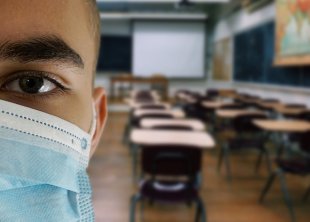 Decreto assinado por Doria declara Educação essencial no pior momento da pandemia em SP