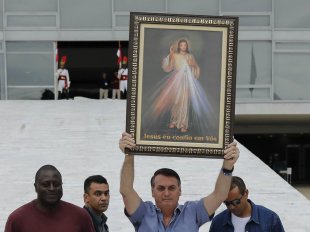 Enquanto a fome e a miséria aumentam no país, Bolsonaro convoca “dia de jejum pelo bem da nação”