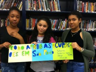 Alunas de Sophia Academy, nos Estados Unidos, escrevem cartas em apoio a luta dos secundaristas