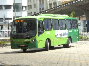 Em Betim o superlotado ônibus é “executivo”, mas o serviço está longe de ser