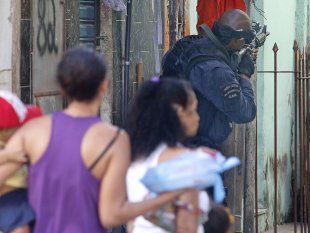 Pezão nega crise nas UPPs e informa mais de 2 mil de policiais nas ruas do Rio