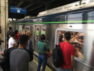 Metroviários entram em greve por tempo indeterminado em Belo Horizonte