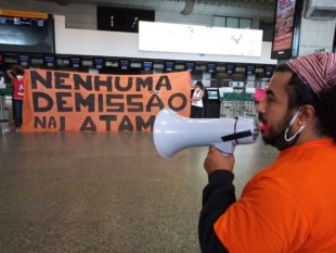 [VÍDEO] Assista às falas do ato em Guarulhos contra as 2 mil demissões na LATAM