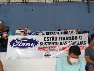 Acontece agora: trabalhadores se reúnem em assembleia contra demissões da Ford em Taubaté
