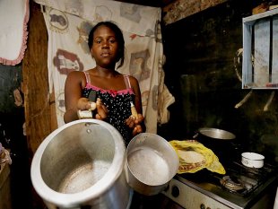 Insegurança alimentar atinge mais de metade da população no Brasil de 11 novos bilionários