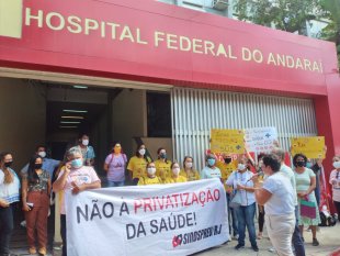 Trabalhadores do Hospital do Andaraí fazem ato pela vacinação e contra a privatização