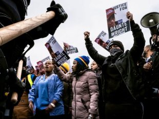 Cidades dos EUA têm terceiro dia de protestos contra a morte racista de Daunte Wright