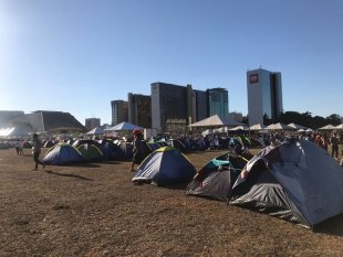 Milhares de indígenas acampam em Brasília contra marco temporal que STF votará essa semana