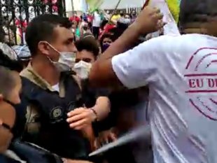 Polícia Militar de MG reprime ato de trabalhadores da educação em São João del Rei
