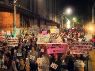 Mais de 500 mulheres tomam as ruas de Campinas