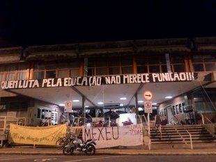 Professora da Unicamp repudia agressão contra estudantes em greve