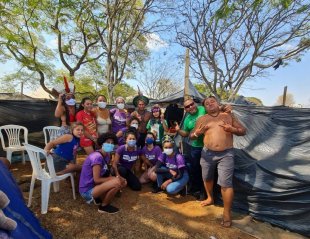Mulheres do Pão e Rosas levam solidariedade às 6 mil mulheres indígenas em luta contra o Marco Temporal