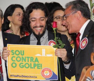 Direção majoritária do PSOL se posiciona contra golpe institucional e se diferencia de Luciana Genro