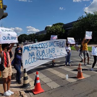 CEU/UnB na rua contra marmitas com larvas: Bolsonaro, golpistas e Reitoria, a culpa é sua!