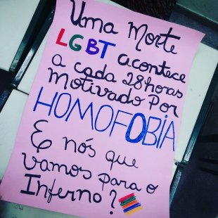 Estudantes da EE Architiclino Santos realizam ato contra homofobia da direção