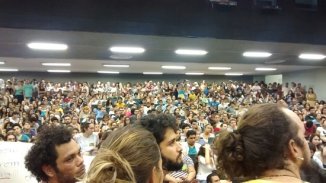Assembleia geral estudantil da UFRJ aprova greve por unanimidade!