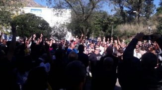 Servidores da FAETEC entram em greve exigindo o pagamento dos salários