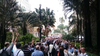 Crescem os protestos contra a reestruturação no Banco do Brasil