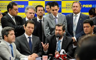 Vale tudo pelas reformas: PSDB fica no governo Temer, pelo menos por enquanto, mesmo com exército em Brasília