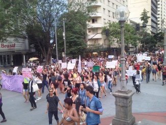 Marcha das Vadias reúne 400 pessoas em Belo Horizonte. Como conquistar a legalização do aborto?