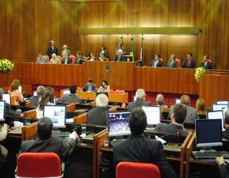 No Piauí, deputados aprovam PEC do teto dos estados por maioria de votos