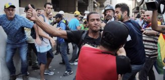 Polícia ataca com spray de pimenta manifestantes na Paulista após confronto