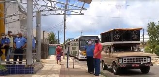 Motoristas de ônibus fazem paralisação em Natal e exigem vacina contra covid-19 para categoria