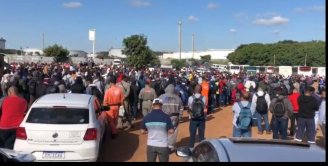 Trabalhadores terceirizados da Replan fazem greve por salário e direitos: todo apoio