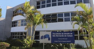 Estudantes e professores fazem manifesto em defesa da faculdade de direito de São Bernardo