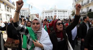 Rechaçado pelos protestos, presidente do Conselho Constitucional na Argélia renuncia