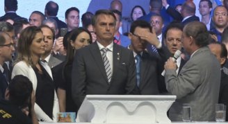 Evangélicos reagem a nome para Educação e Bolsonaro promete ministro da "Escola sem Partido"