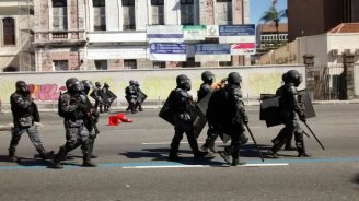 Repressão no RJ: com balas de borracha e violência polícia ataca ato contrário a privatização da CEDAE