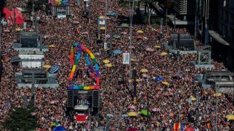 Parada do Orgulho LGBT reune 3 milhões em memória dos 50 anos de Stonewall