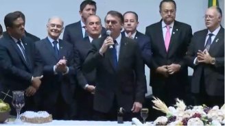 Em culto evangélico na Câmara, Bolsonaro defende ministro "terrivelmente evangélico" pro STF