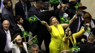 Para comprar deputados, Joice Hasselman loteia cargos à 11 deputados do Ceará