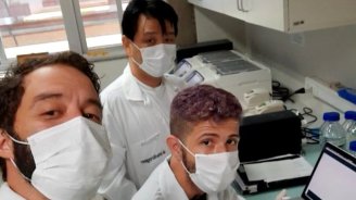 Cientista que estudava o coronavírus perdeu bolsa de pesquisa devido cortes do governo Bolsonaro