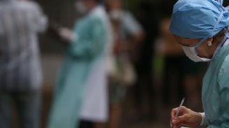 Governos matam negando EPIs a trabalhadores da saúde: já são 30 mortos e 4 mil afastados