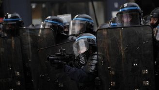 Repressão brutal em Paris durante a jornada de protestos contra a reforma da previdência