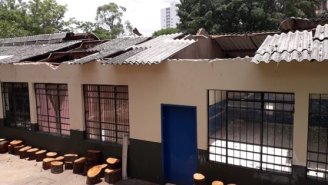 Escola destelhada pelas chuvas em dezembro permanece sem reforma, denunciam mãe e professora