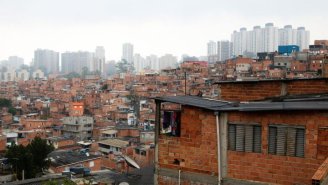 Favelas se organizam para combater COVID-19 e enfrentam descaso do Estado