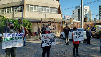 Manifestação de educadores em São Leopoldo: "As aulas estão suspensas nossa fome não"