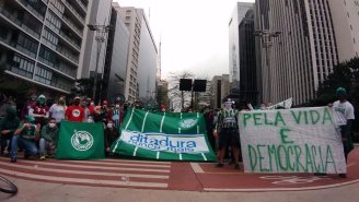 Palmeirenses antifascistas marcam presença em ato contra Bolsonaro com forte bloco