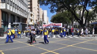 Trabalhadores dos Correios em greve realizam ato no Centro de Campinas. Todo apoio!