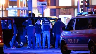 Tiroteio no centro de Viena deixa mais de 15 feridos e pelo menos 2 mortos