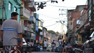 Frente ao abandono de Dória e Covas, moradores de Paraisópolis criam 60 bases de emergência