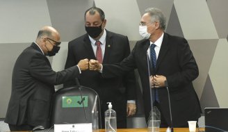 “Ministério paralelo” ao da Saúde aconselha Bolsonaro na gestão negacionista da pandemia